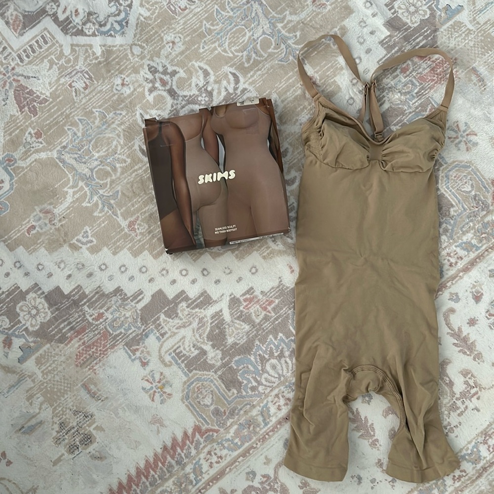 NIB SKIMS Mid Thigh Sculpting Bodysuit Clay size L